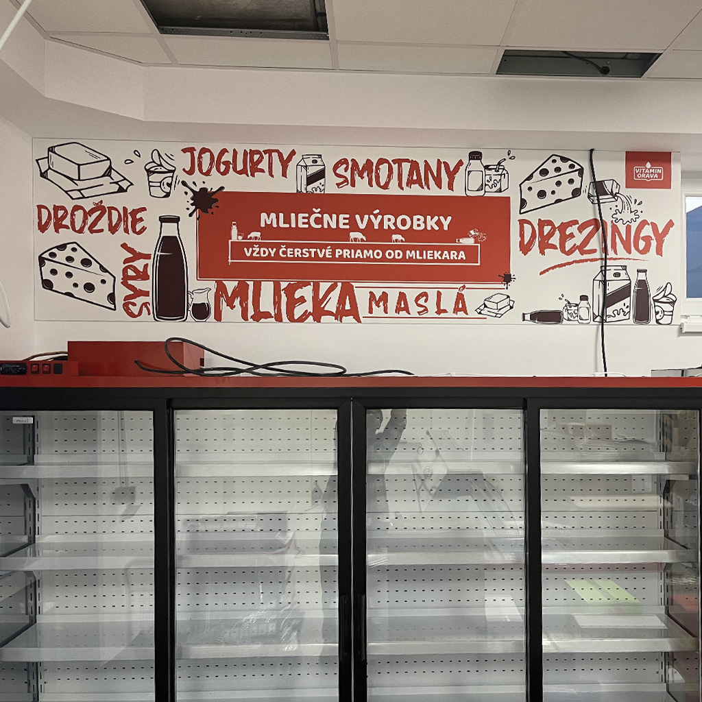 Veľkoformátová tlač na komatex. Banner do obchodných priestorov nad chladiace boxy.